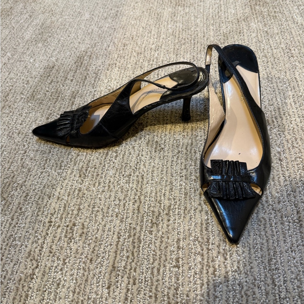 Daisy Fuentes Black Slingback Heels - Picture 3 of 3